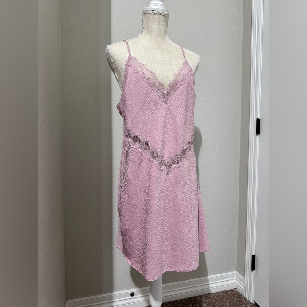 VINTAGE Victoria’s Secret lacy pink/purple slip dress women's size large